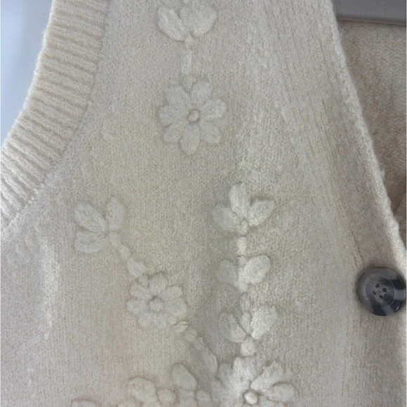 Jessica Simpson Cream Floral V-Neck Sweater Vest - Picture 3 of 8